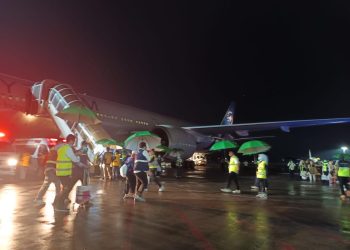 Polsek Bandara Sultan Hasanuddin Berikan Pengamanan Ketat Kedatangan Kloter Pertama Jamaah Haji