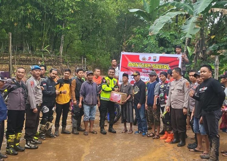 Giat Bakti Sosial Kapolres Pangkep Dalam Rangka Memperingati Hari Bhayangkara Ke-79