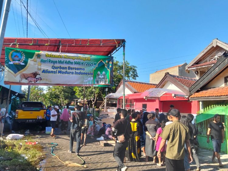 Satu Bungkus Daging, Sejuta Rasa Syukur: Qurban AMI Mengalirkan Harapan
