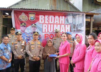 Jelang Puncak Perayaan HUT Bhayangkara ke-79, Polres Maros Gelar Bedah Rumah Warga