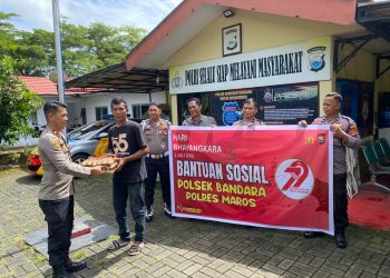 Jelang Hari Bhayangkara ke-79, Polsek Bandara Maros Gelar Bakti Religi Pembersihan Masjid dan Penyaluran Bantuan Sosial
