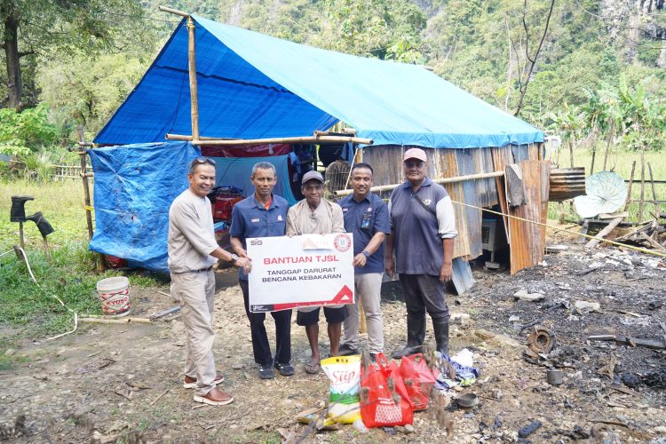 PT Semen Tonasa Salurkan Bantuan untuk Korban Kebakaran di Panaikang