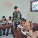 Tingkatkan Kesejahteraan Anak-Anak, Satgas Yonif 642/Kps Bersama Guru Selenggarakan Program Makan Gratis