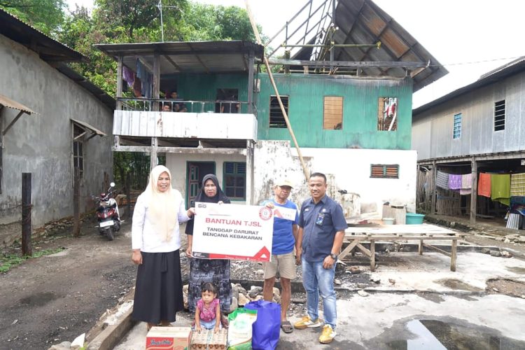 PT Semen Tonasa Salurkan Bantuan untuk Korban Kebakaran di Pangkep