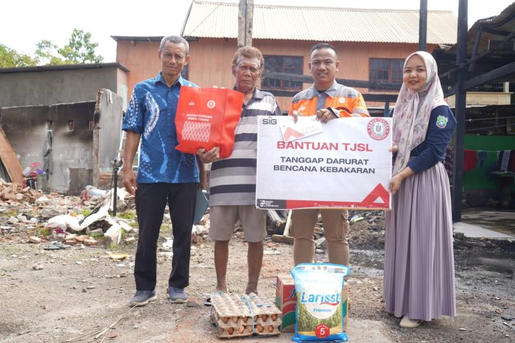 PT Semen Tonasa Salurkan Bantuan untuk Korban Kebakaran di Kampung Balang
