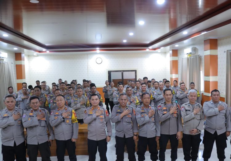 Kapolres Maros Kumpulkan Bhabinkamtibmas, Instruksikan Implementasi Polri untuk Masyarakat