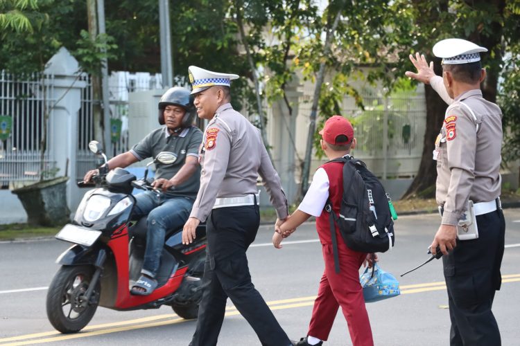 Cegah Kemacetan dan Gangguan Kamtibmas di Pagi Hari, Commanderwish Polres Maros Dinilai Efektif Layani Warga