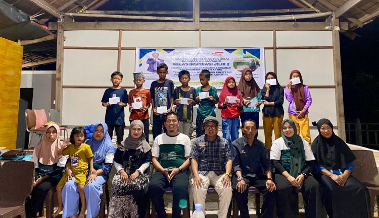 Kelas Inspirasi KBA Rammang-Rammang Bangkitkan Semangat Anak Penerima Beasiswa Astra di Desa Salenrang