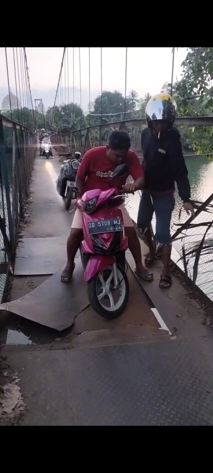 Miris, Kondisi Jembatan Gantung Pakasalao–Pangkajene Rusak, Warga Desak Pemerintah Bertindak