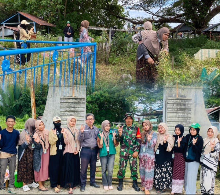 Mahasiswa KKN UIN Alauddin dan Warga Tekolabbua Giat Bakti di Perkuburan Toli-Toli