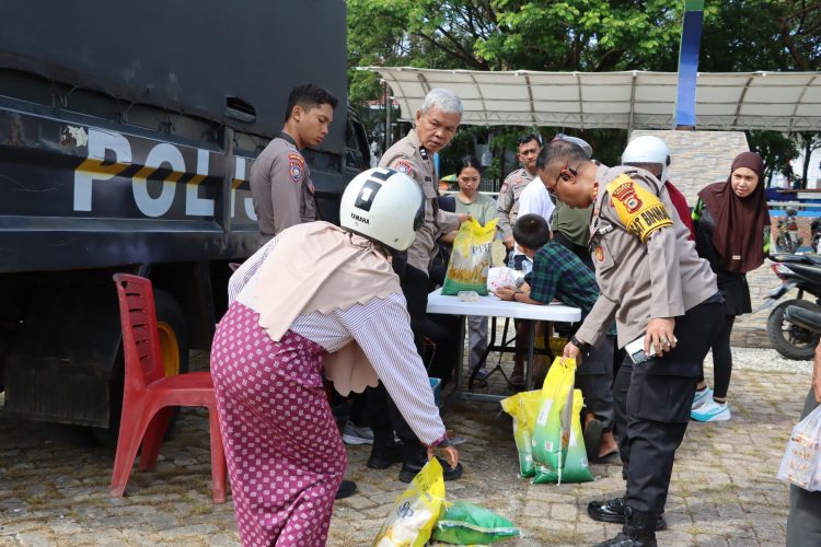 Polres Maros Gelar Gerakan Pangan Murah di Area Car Free Day, Sediakan 300 Sak Beras untuk Warga