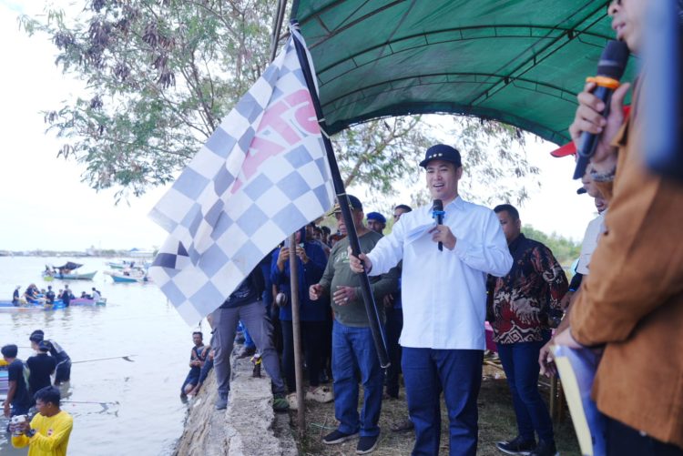Meriahkan HUT ke-80 RI, Warga Pesisir Pangkep Gelar Lomba Balap Perahu