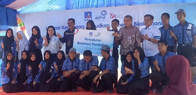 Asuransi Astra dan OJK Gelar Literasi Keuangan di SMKN 1 Maros