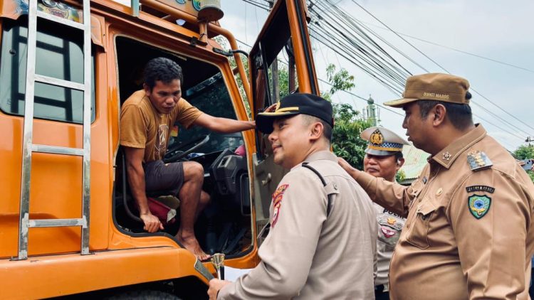 Kapolres Maros dan Bupati Maros Pantau Langsung Sosialisasi Penertiban Truk Tambang dan ODOL di Moncongloe