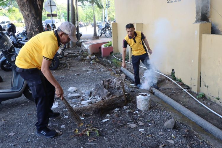 Tingkatkan Mutu Pelayanan, Polres Maros Gelar Kerja Bakti Dan Pembersihan Markas