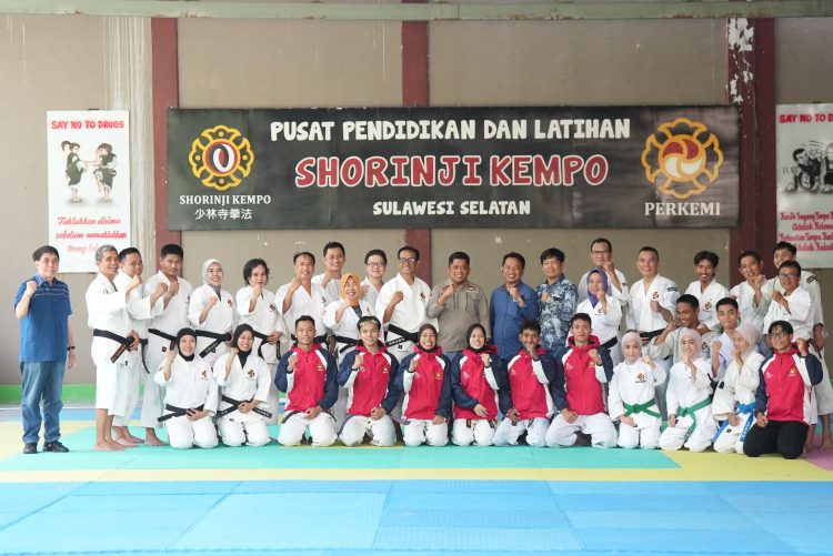 Direktur Utama PT Semen Tonasa Lepas Kontingen Kempo Sulsel ke PON Beladiri di Kudus