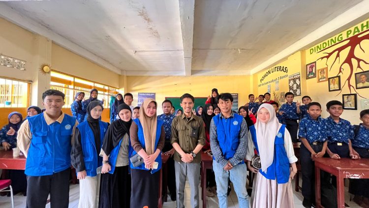 Mahasiswa KKP-PM FISIP Unismuh Gelar Seminar Public Speaking di SMP Muhammadiyah 3 Bontoala Makassar