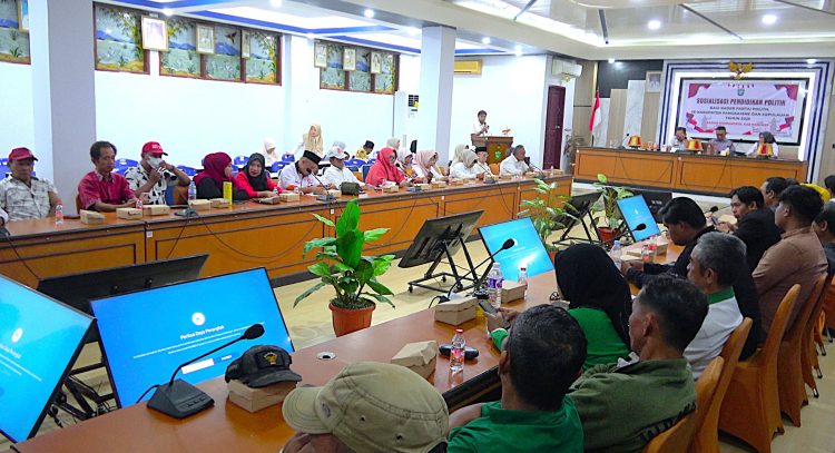 Kesbangpol Pangkep Gelar Sosialisasi Pendidikan Politik untuk Kader Partai