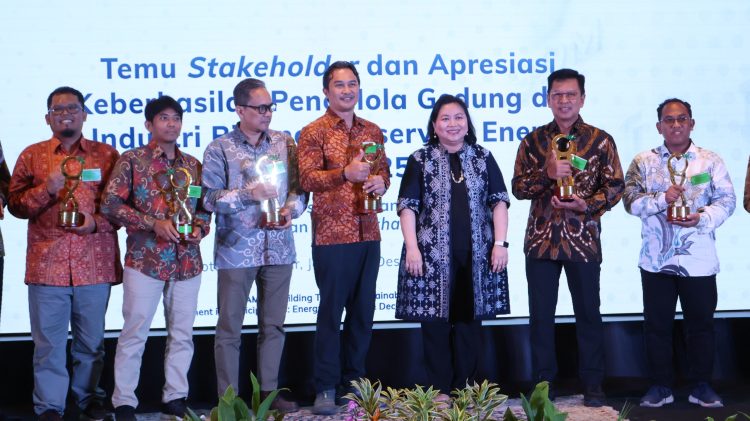 PT Semen Tonasa Raih Penghargaan Efisiensi Energi Nasional 2025