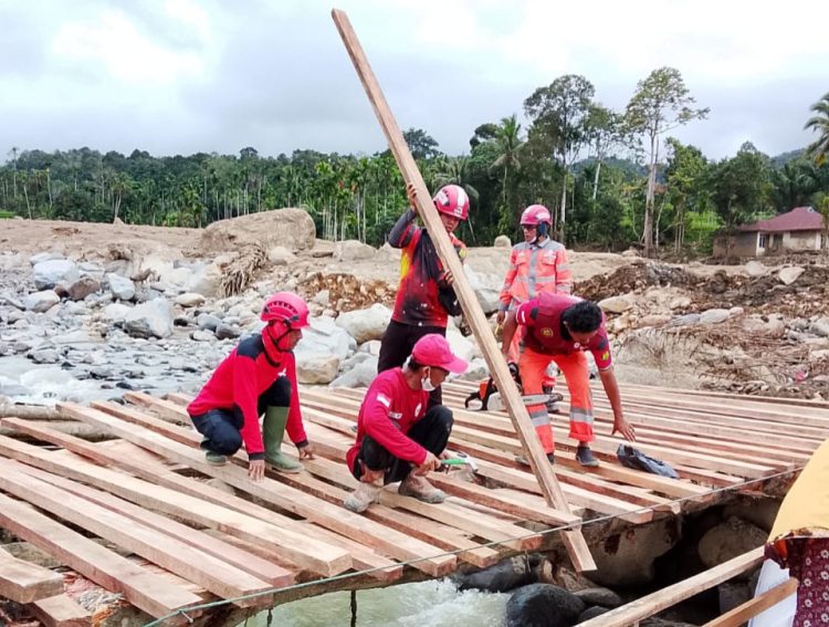 PT Semen Tonasa Kerahkan Tim Reaksi Cepat Bantu Penanganan Bencana di Agam