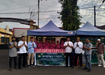 Tebar Berkah Ramadan, Sat Resnarkoba Polres Maros Bagikan Takjil dan Beri Santunan kepada Santri