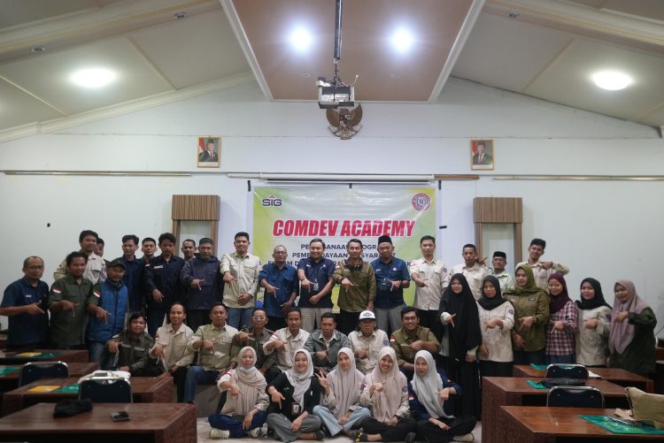 PT Semen Tonasa Gelar Comdev Academy untuk Tingkatkan Kapasitas Forum Desa Ring 1
