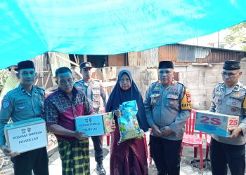 Wujudkan Kepedulian, Kapolsek Lau Kunjungi dan Beri Bantuan Warga Korban Kebakaran