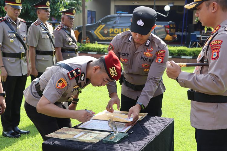 Polres Maros Gelar Serah Terima Jabatan Sejumlah Pejabat Utama Dan Kapolsek Jajaran